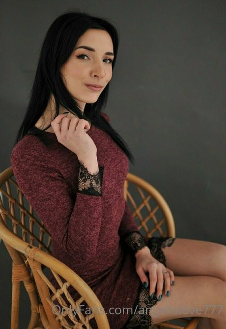 angelina crystal Profile Photo