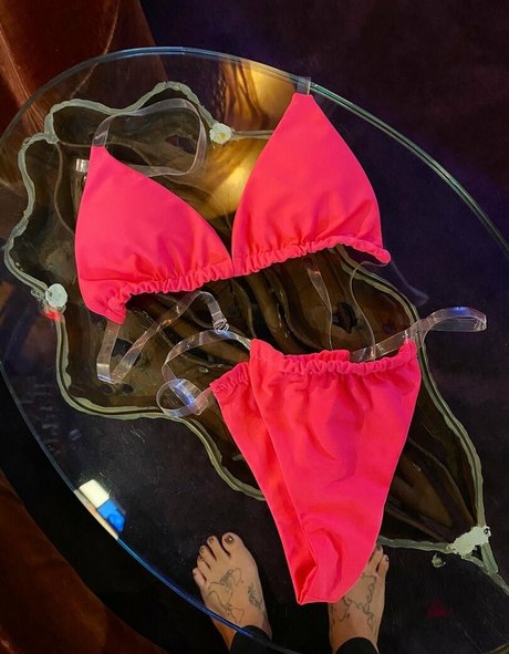 ohmyfkinyea nude pornstar picture