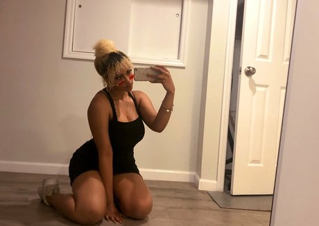 whoissapphic pornstar sexy picture