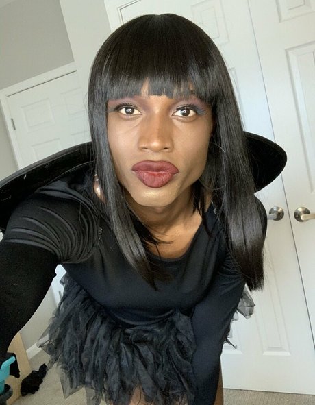 Itsvaleriemay exclusive model pic