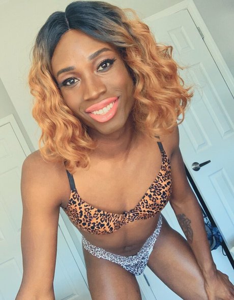 Itsvaleriemay pornstar nude image