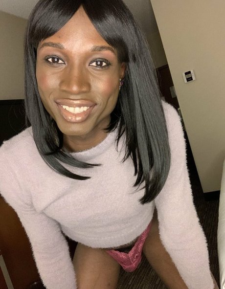 Itsvaleriemay porn model photos