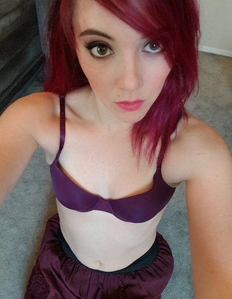 karasfreefeet model nudes img