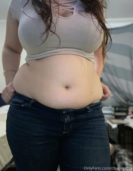 chunkyrose model beautiful pic