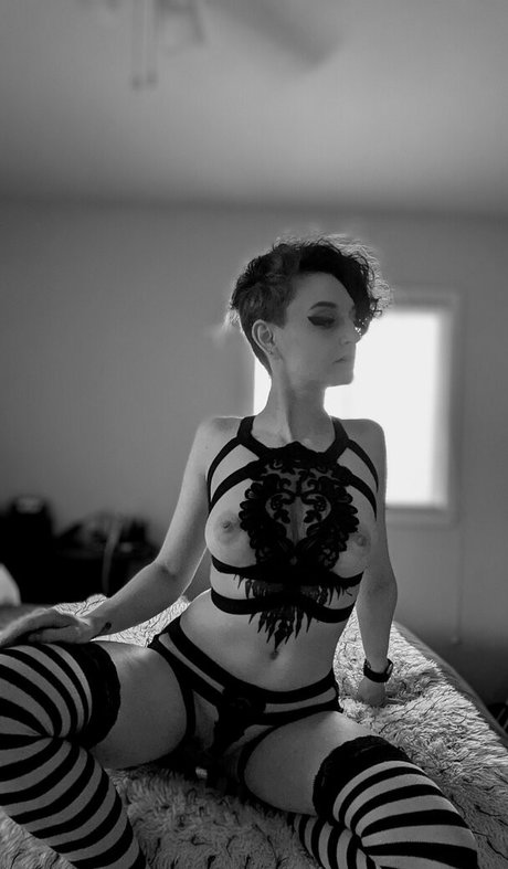 bunnyyojimbo sexy model pics