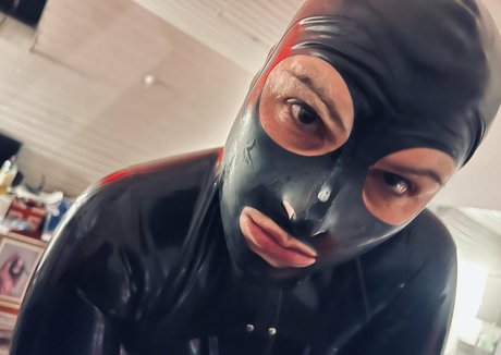 heavyrubberette free star nudes images