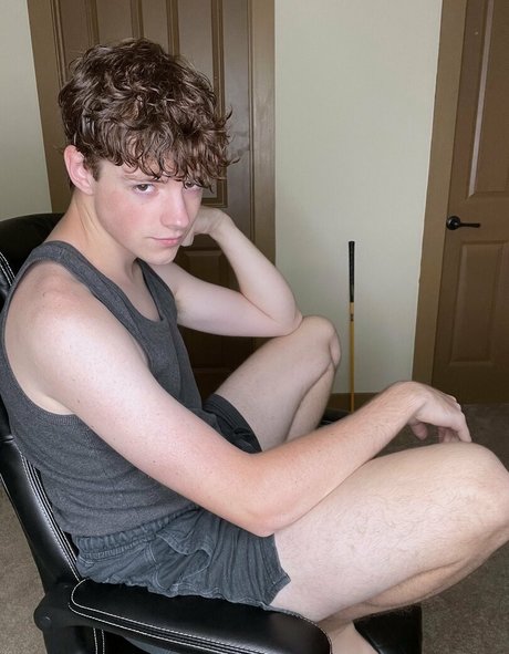 tommyakai model top photos