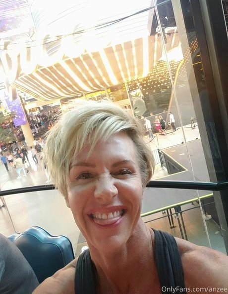 anzee erotic actress photos