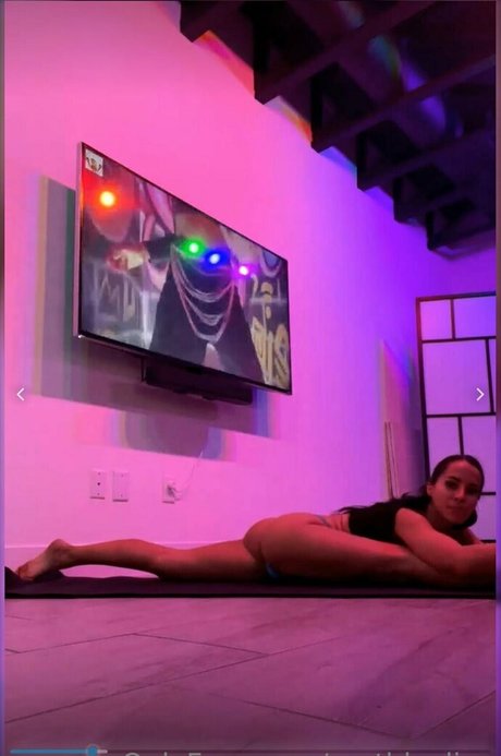 earthlyalien sexy actress pics