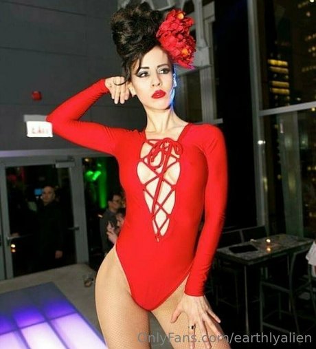 earthlyalien naked pornstar pics