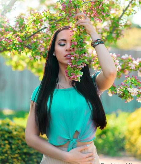 earthlyalien model sex img