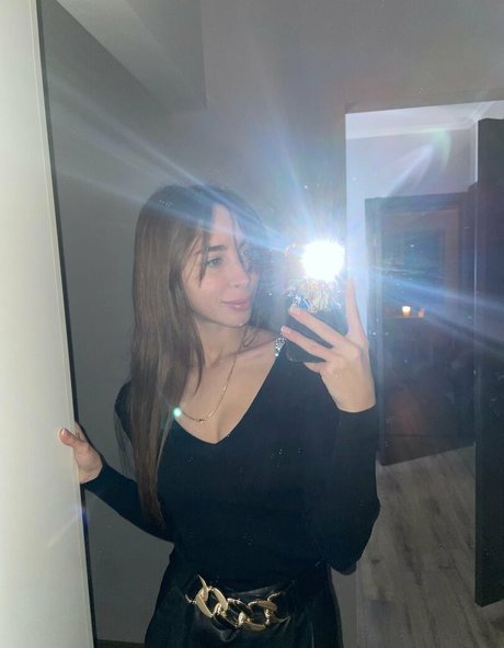 lili babe hot star pic