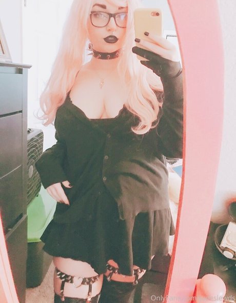 hot mature onlyfans adult pic