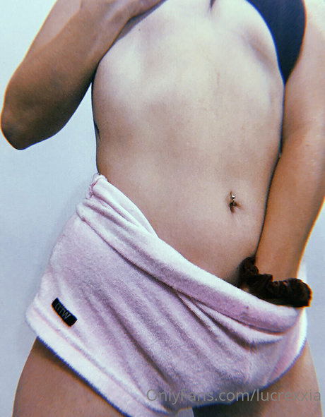 lucrexxia high quality model picture