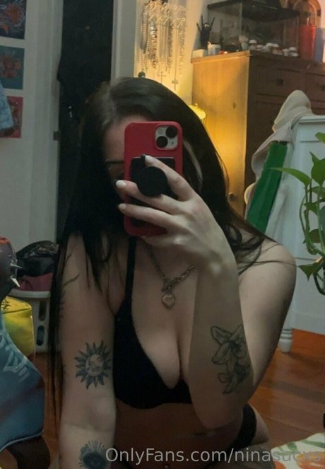 ninasucxs sexy model picture