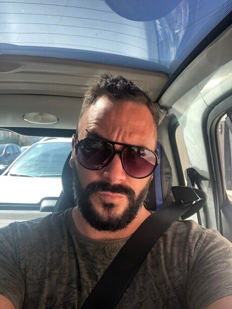 female popular onlyfans nudes photos