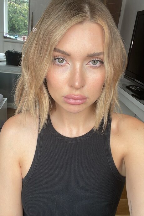 Penelope Trash pornstar hd gallery