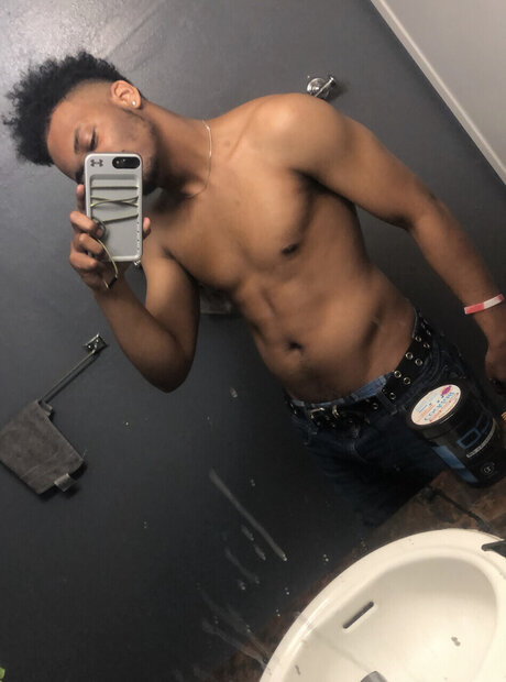 LoveJones model top galleries