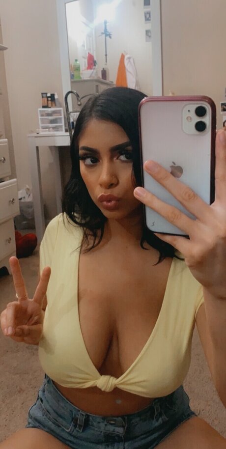 Diazsenia4 sexy actress pictures