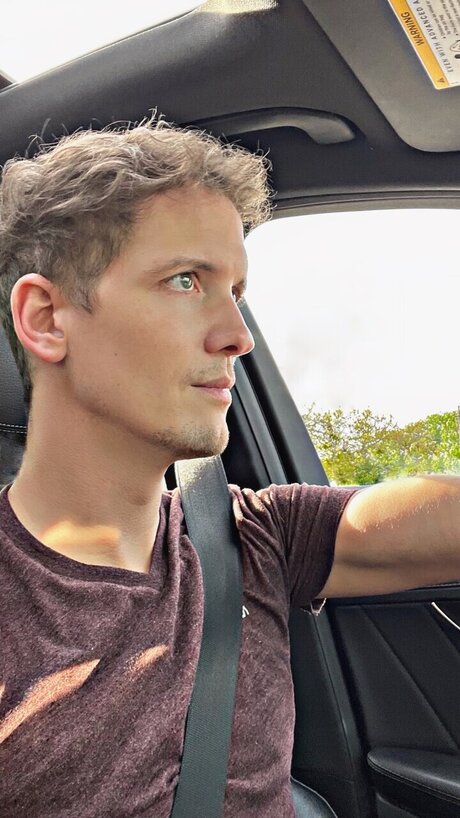 Omgitsjeffree model picture