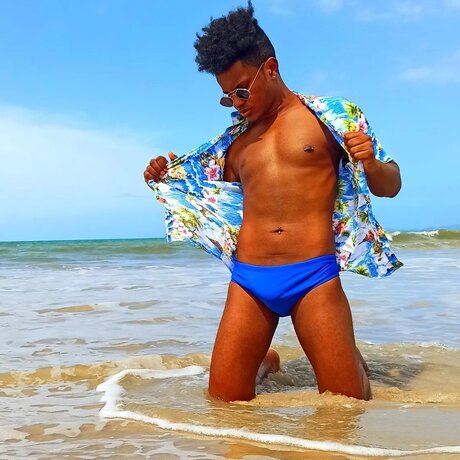 Blackkitiii model top photo