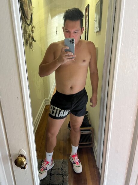 LatinPip pretty model image