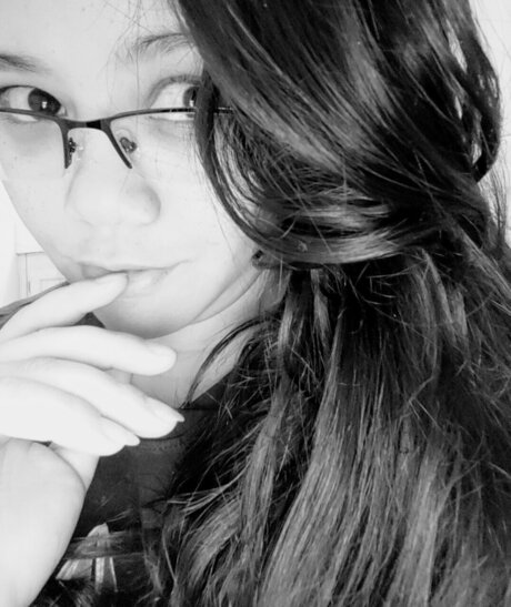 Divine hot model img