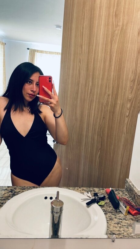 Sabrina Tovar nude model pics