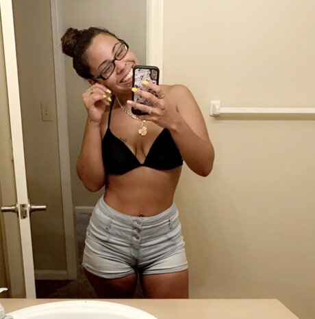 ThatBaybee_ model pic