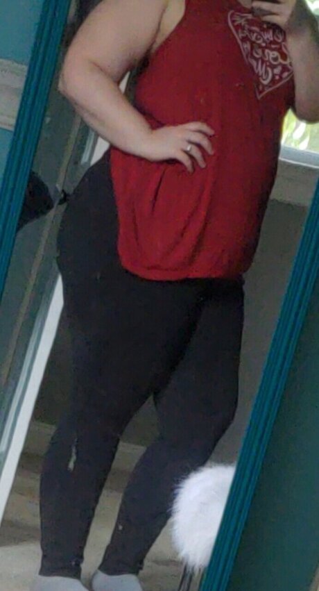 Lonnie exclusive model pic