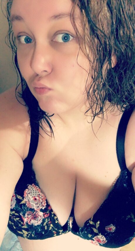 blonde babe onlyfans free sexy pic