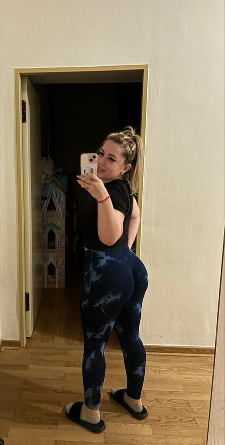 SilviaLove star sexy pictures