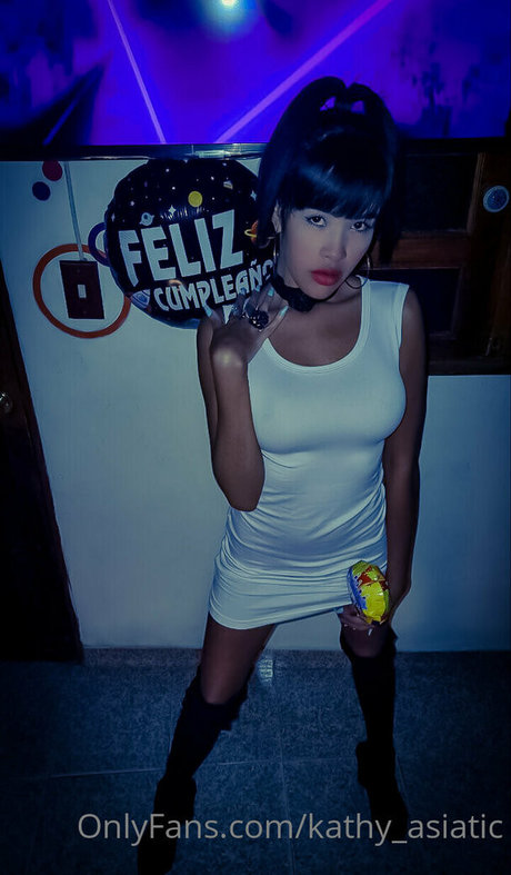 mommy onlyfans nude pic