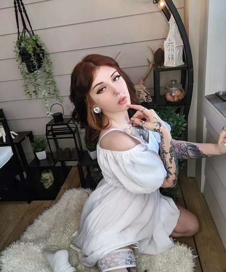 Pixxie rotten nude model picture