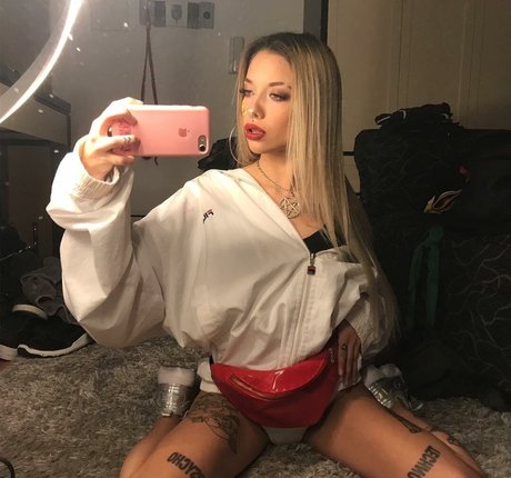 Vicky Balena pretty model img