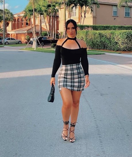 Yesenia De La Rosa pornstar sexy gallery