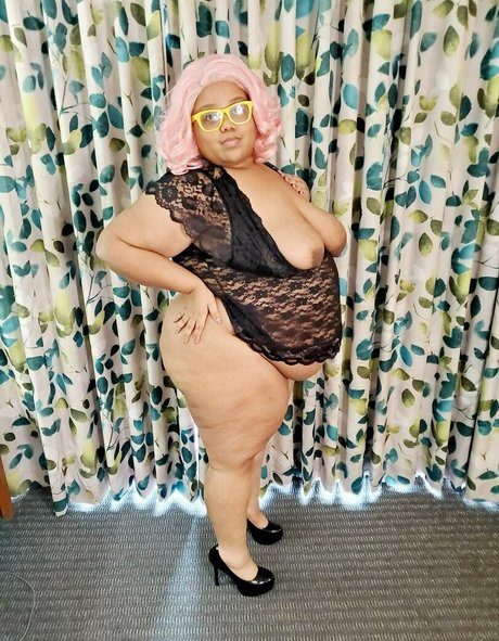 shyspells erotic star pic