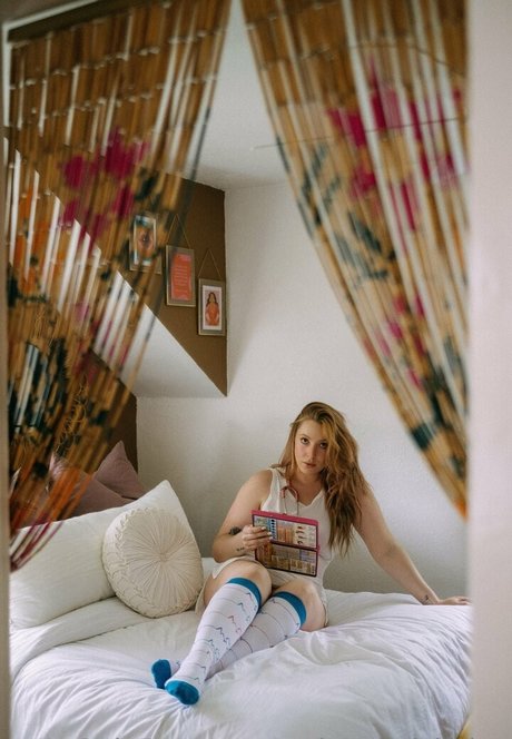 Sarah Can exclusive star photos