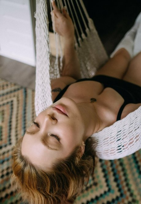 Sarah Can beautiful model photos