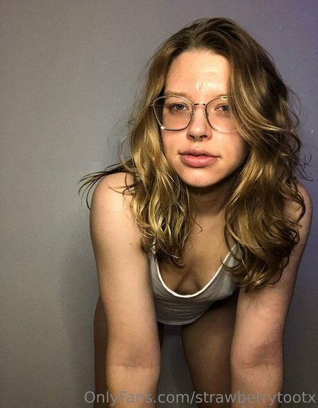 strawberrytootx star nude pic