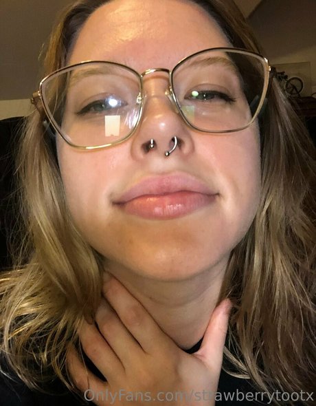 strawberrytootx porn model pics