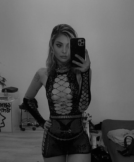 Fincansurat naked model pictures