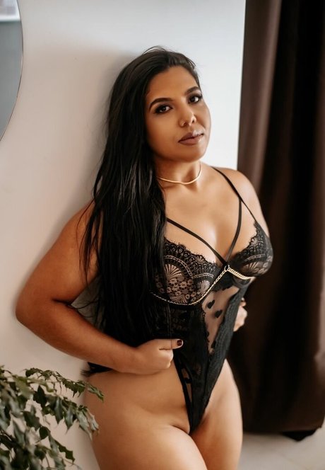 Queli Cruz hd star images