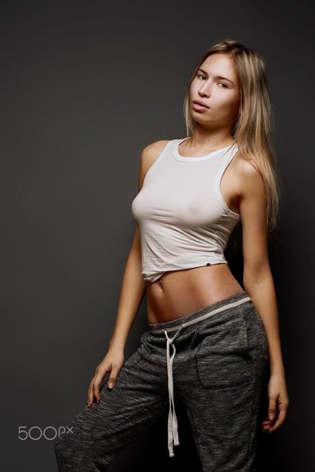 Rinata Eve porn model image