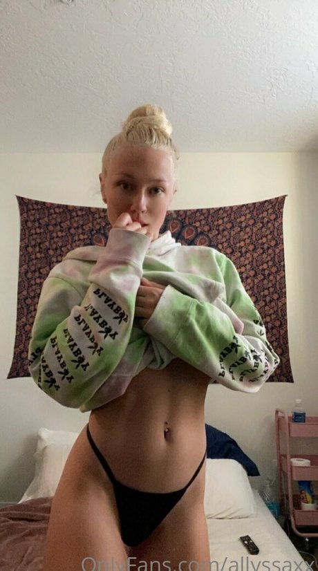 allyssaxx hot model photo