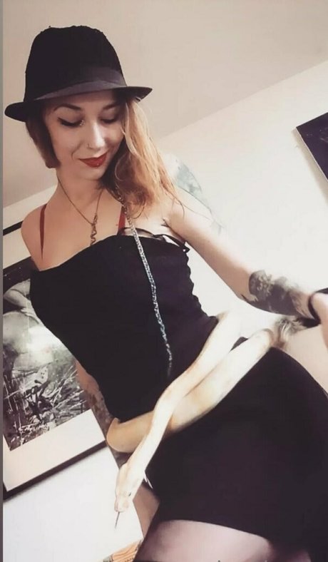 artnvenom nude model photos