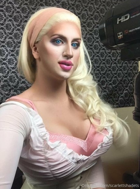 scarlettshadets naked star photo