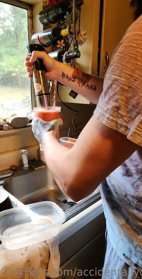 accidentallydelicious model porn image