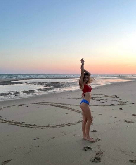 Jellyy Bree model nude picture