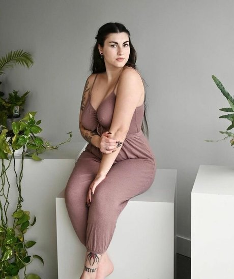 Angela Amethyst sexy model pictures